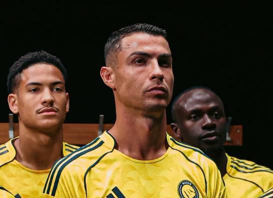 开云体育移动版-阿斯：虽然C罗的私人飞机抵达马德里，但球员本人仍留在沙特